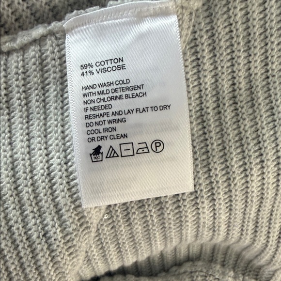 NWT- Tommy Bahama Light Gray Knit Pullover,med - Picture 5 of 6